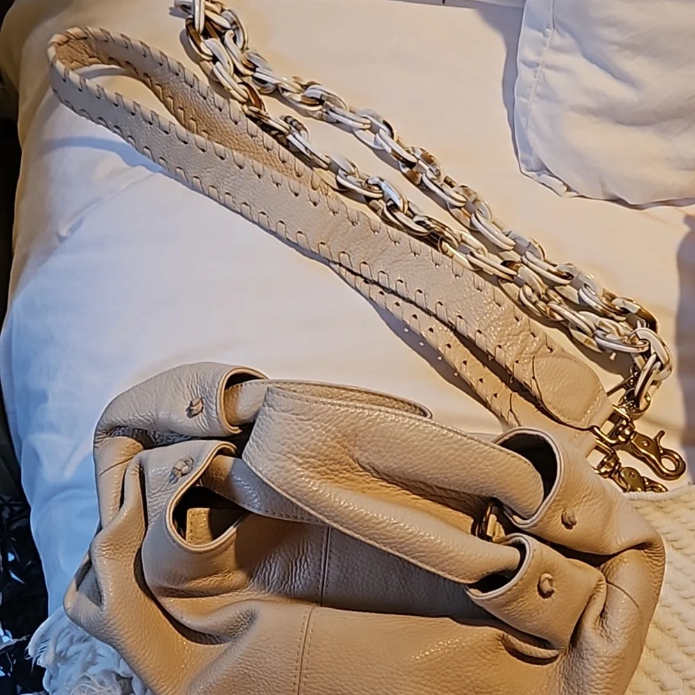 Ivory handbag 12x8x6.5 with three straps. - Picture 4 of 12